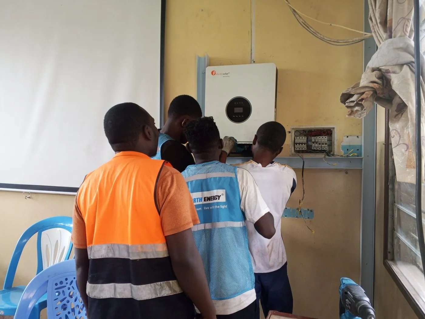 Mise en service de l'installation photovoltaïque dans la salle de formation du site de Limete.